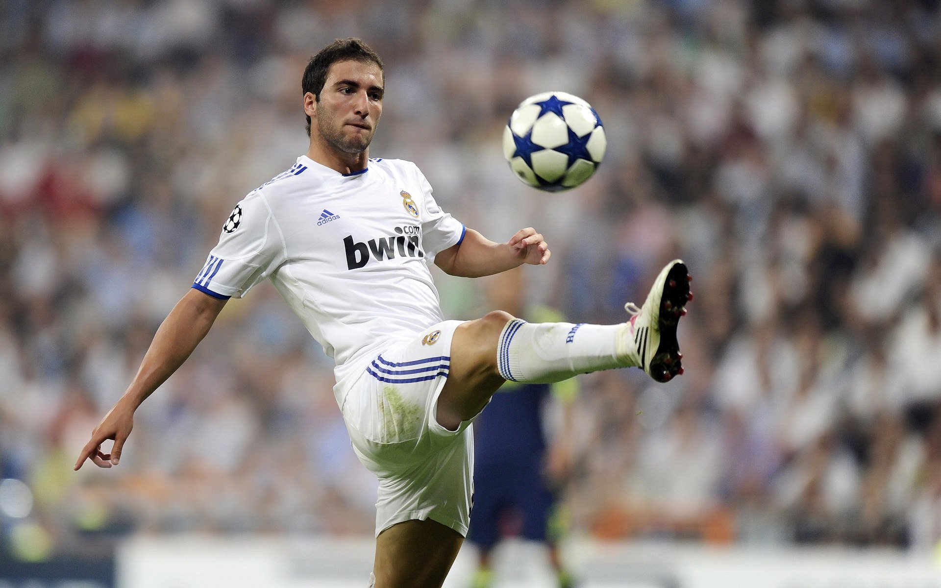 “高新区全民健身馆：短柄墙球赛场，赛出新高度，看选手如何用脑力破局”