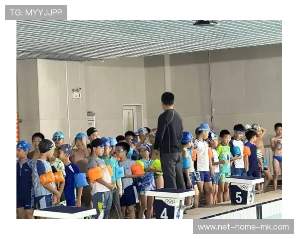 游泳队伍完成力量专项课，冲刺能力明显提升