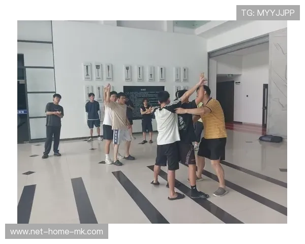 游泳馆开展青少年救生技能的社区推广与普及活动，游泳救生培训